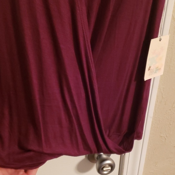 Maroon tank top - Picture 7 of 8